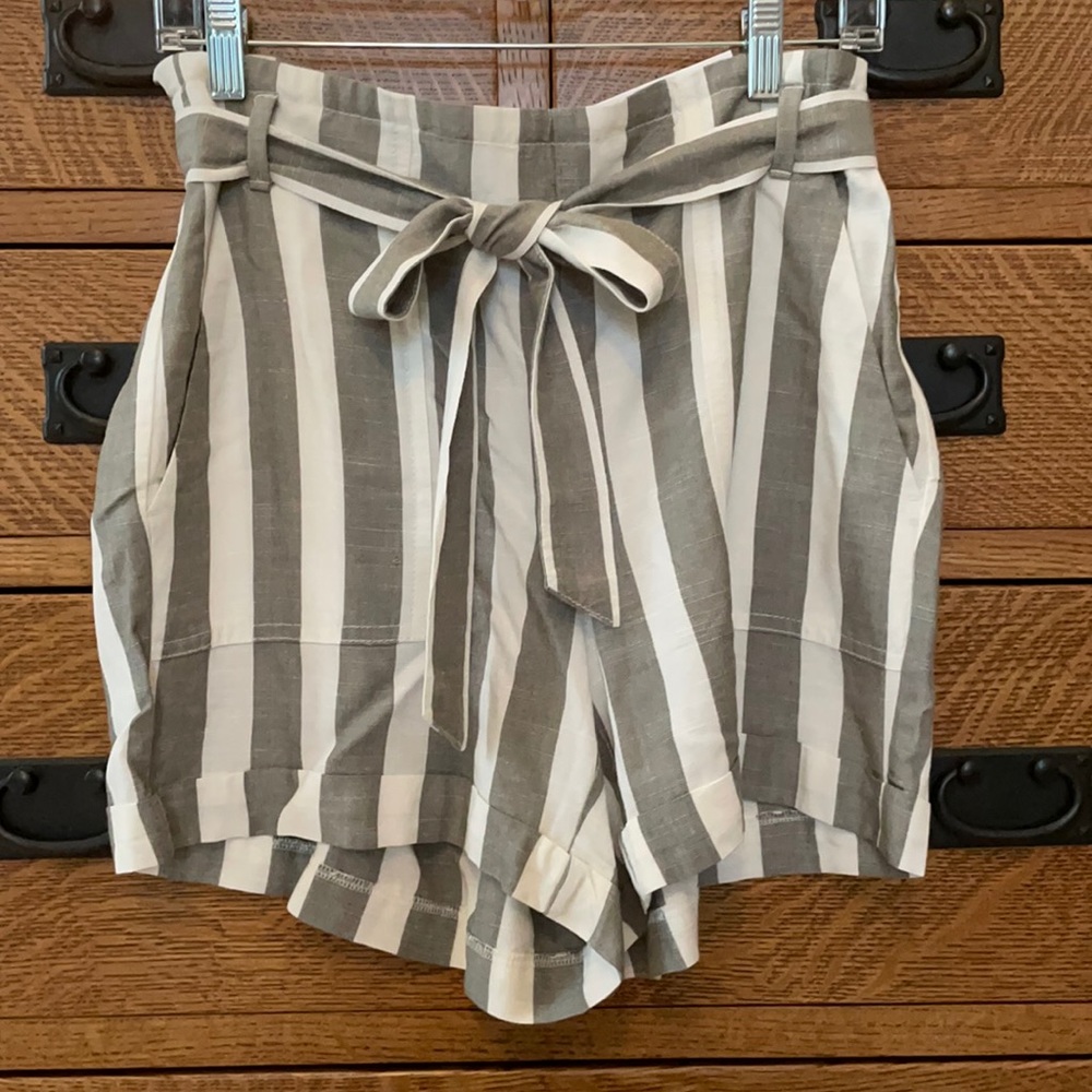 BNWT Loft Outlet High Rise Shorts Size S